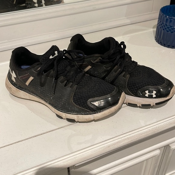Size 8 Under Armor shoes - Picture 1 of 3